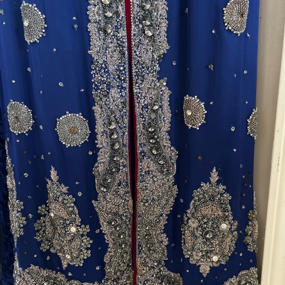 Extremely beautiful Indian Pakistani long gown - Picture 3 of 14
